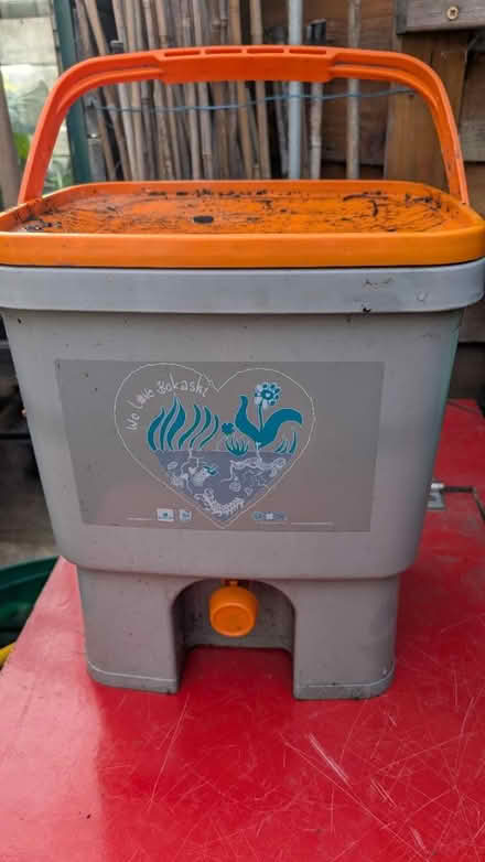 Photo of free food recycling unit (Shaw Mills) #1