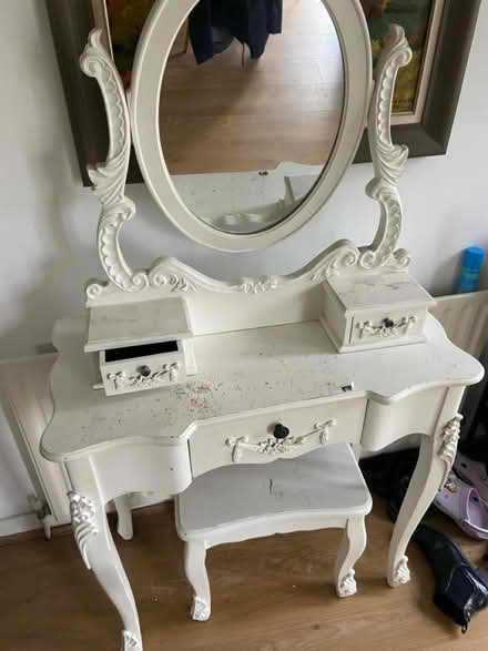 Photo of free Old Dressing table (BD16) #1