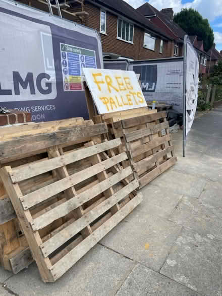 Photo of free pallets (BR2) #1