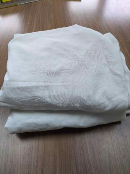 Photo of free 2x white fitted single sheets (Diglis WR5) #1
