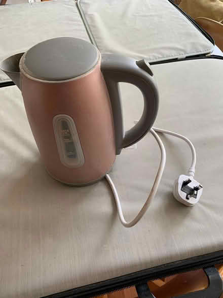 Photo of free Electric Kettle (ashford, middlesex) #1