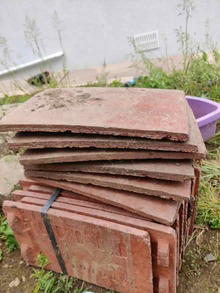 Photo of free plain red roof/dormer tile (Leeds (LS7)) #1