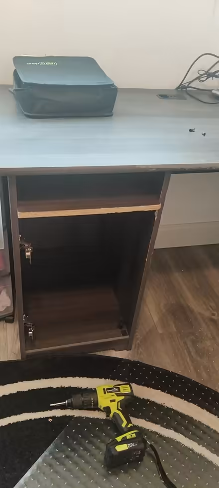 Photo of free L-shaped desk (33176) #3