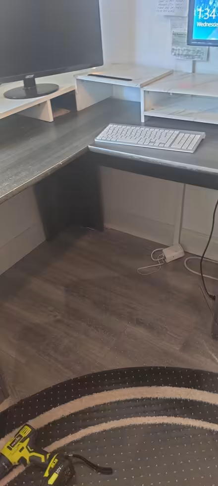 Photo of free L-shaped desk (33176) #4