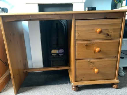 Photo of free Desk or dressing table (Leamington, CV31) #1