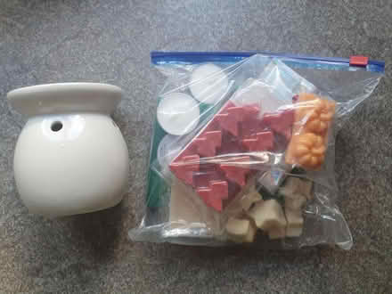 Photo of free Wax melts and burner (Beckton E6) #1