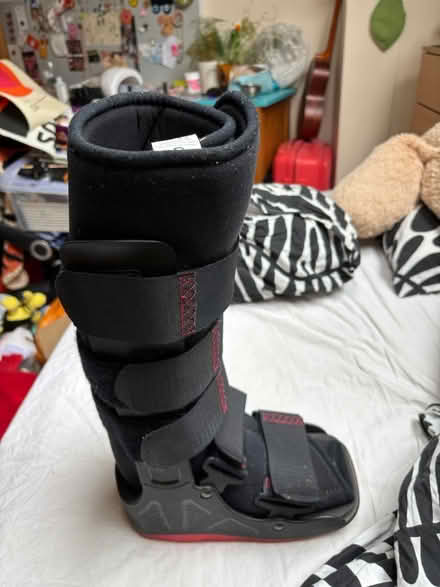Photo of free medical brace boot (Sheffield S37pn) #2