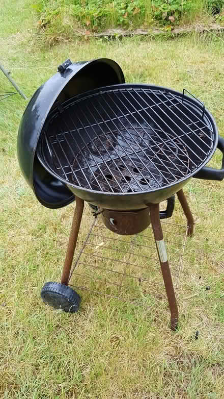Photo of free Bbq with lid (TN11 Hildenborough) #1