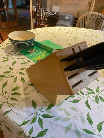 Photo of free Knife block with assorted knives (Baldon Row OX44) #1