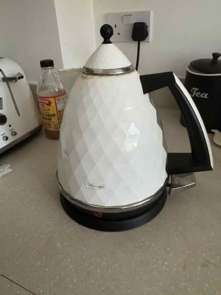 Photo of free Kettle, Toaster and Dishes (Ealing W5) #1