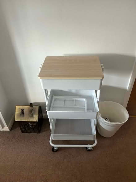 Photo of free white trolley with lid (Bardon LE67) #2