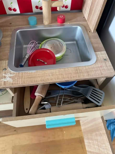 Photo of free Toy Kitchen with few accessories (KT6) #2