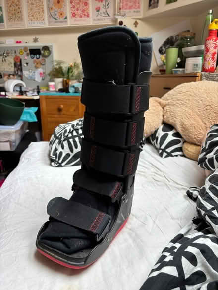 Photo of free medical brace boot (Sheffield S37pn) #1