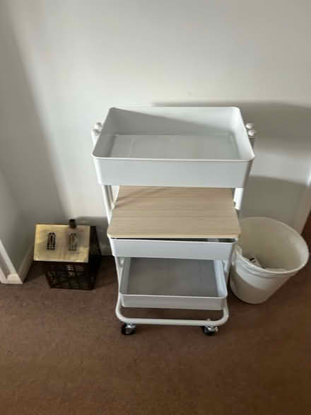 Photo of free white trolley with lid (Bardon LE67) #1