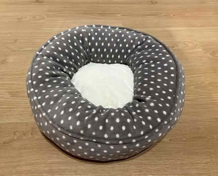 Photo of free Donut cat bed - new and unused (Mayfield EH9) #1