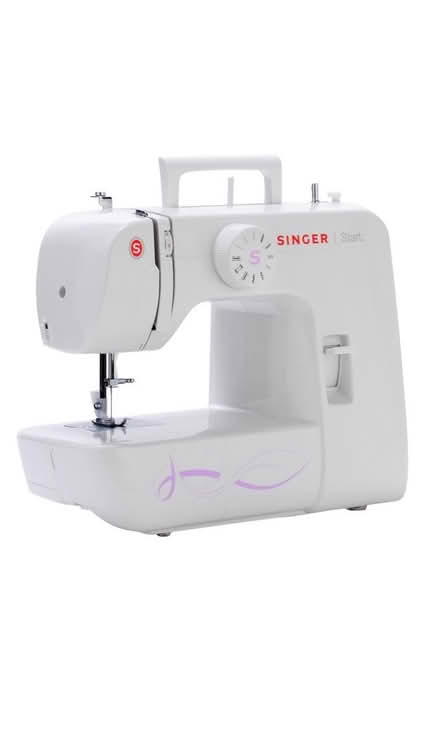 Photo of Sewing machine (DE24) #1