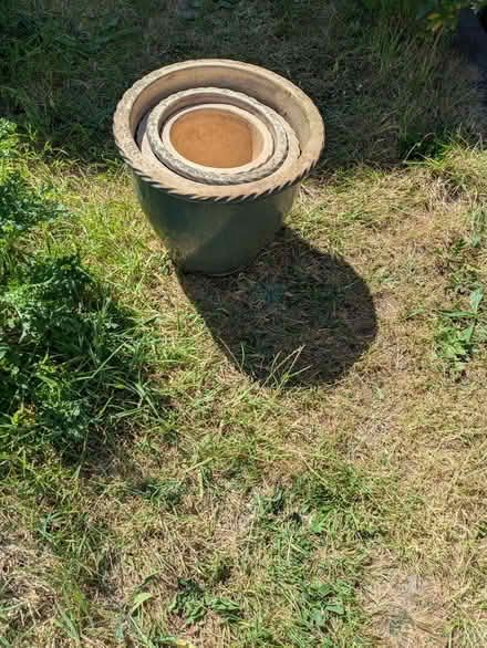 Photo of free Outdoor plant pots (Wallington PO16) #2