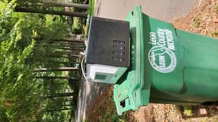 Photo of free 1200 watt older microwave WORKS (Killearn Lakes Bradfordville) #4