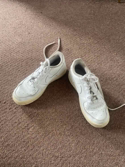 Photo of free White Trainers size UK6 (E5) #1