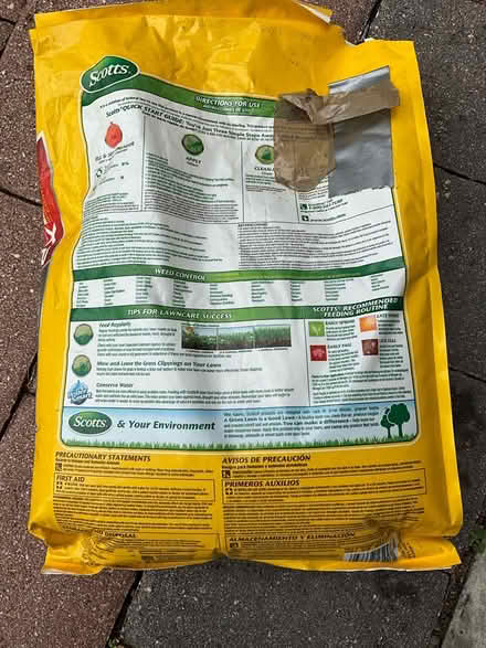 Photo of free Scott’s Turf Builder weed&feed (Lake Nona region) #2