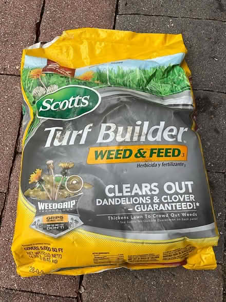 Photo of free Scott’s Turf Builder weed&feed (Lake Nona region) #1