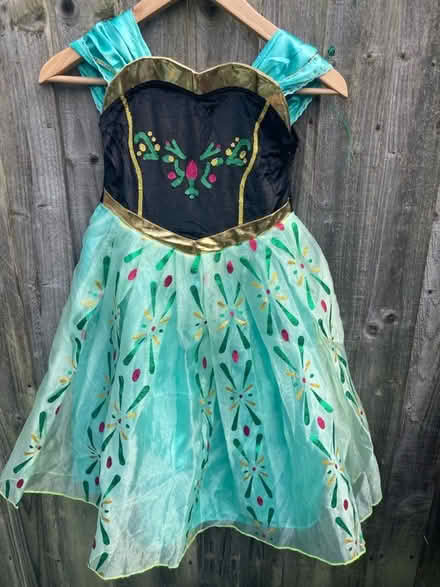 Photo of free Kids dress up age 3 4 5/6 (Cricket Road OX4) #3