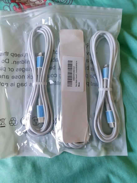 Photo of free USB C/Lightnening Cable (East Peralta) #1