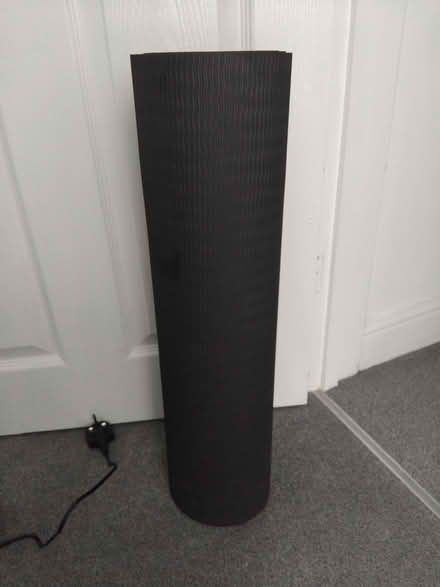 Photo of free black yoga mat (ware SG12) #1