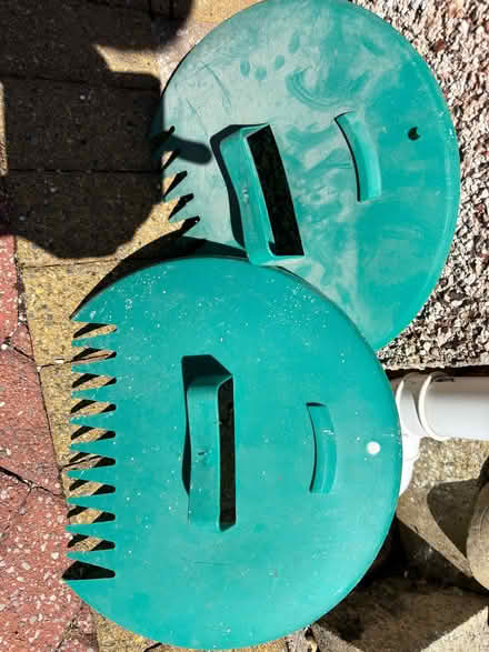 Photo of free Leaf grabbers (Skerton LA1) #1