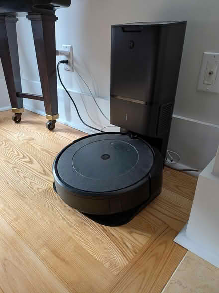 Photo of free roomba (Old Ottawa south) #1