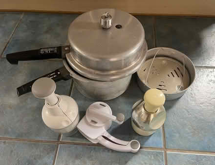 Photo of free Ye olde pressure cooker and other useful kitchen stuff (Ducklington OX29) #1
