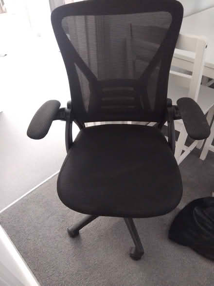 Photo of free black computer gaming chair (ware SG12) #1