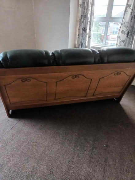 Photo of free Green leather settee / sofa (BR3, Park Langley) #1