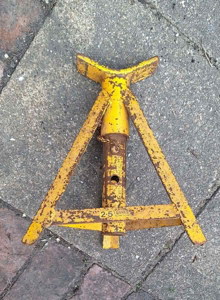 Photo of free Pair of 2.5 tonne axle stands (Epping CM16) #2