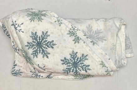 Photo of free Round Winter Theme Tablecloth (Newport Beach (Eastbluff)) #2