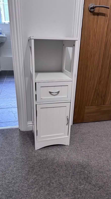 Photo of free White bathroom cabinet (Top Amersham HP6) #1