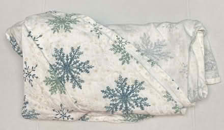 Photo of free Round Winter Theme Tablecloth (Newport Beach (Eastbluff)) #1