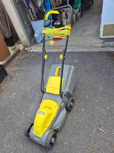 Photo of free lawnmower (Bourne End SL8) #2