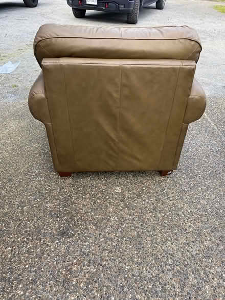 Photo of free Leather club chair (Fort Langley, BC) #3