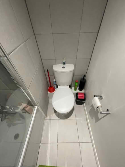 Photo of free Full bathroom suite (NW2) #2