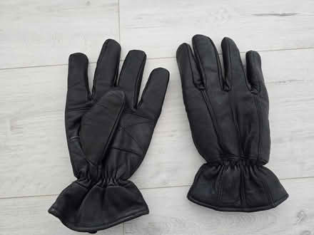 Photo of free leather gloves (Swiss cottage NW3) #1