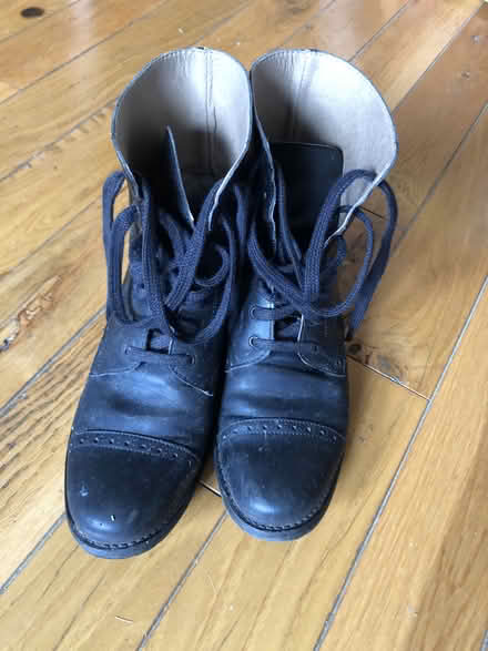 Photo of free vegan boots (Washington Heights) #1