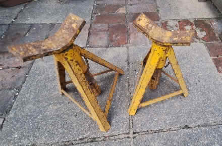 Photo of free Pair of 2.5 tonne axle stands (Epping CM16) #1
