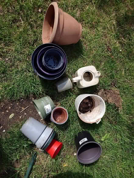 Photo of free A few plant pots (St Helens WA10) #2