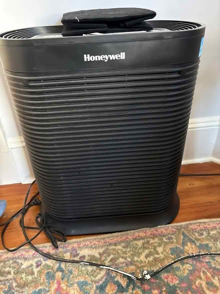 Photo of free Honeywell air purifier with filter (Medford near broadway) #1