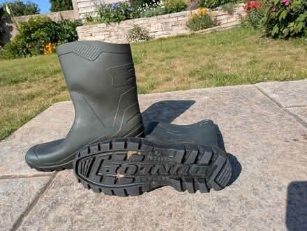 Photo of free Pair of short wellies size 9/43 (Wareham BH20) #2
