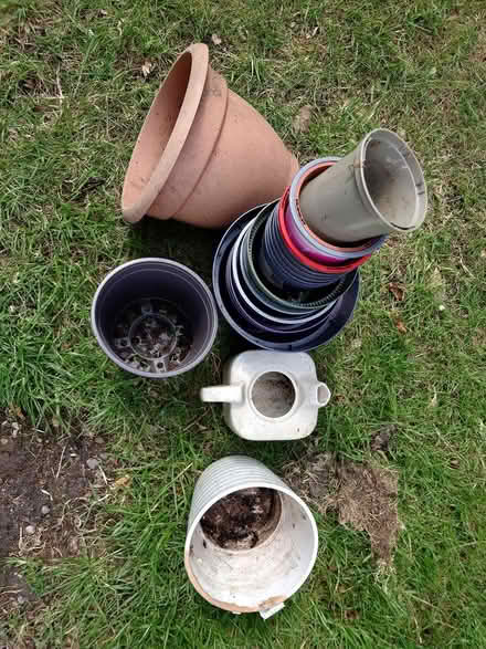 Photo of free A few plant pots (St Helens WA10) #1