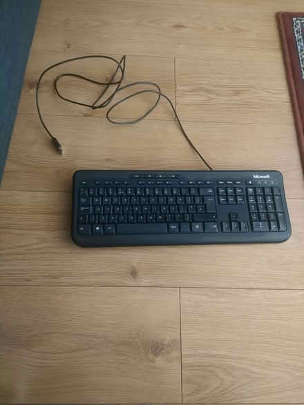 Photo of free Microsoft usb keyboard (Llanberis LL55) #1