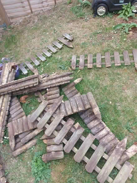 Photo of free Hanging baskets and garden pieces (leighton buzzard LU7) #2
