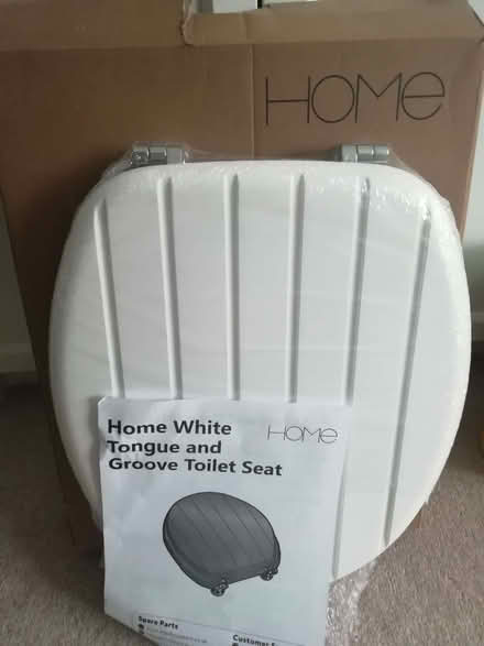 Photo of free Brand new tongue and groove toilet seat (Chigwell IG7) #1